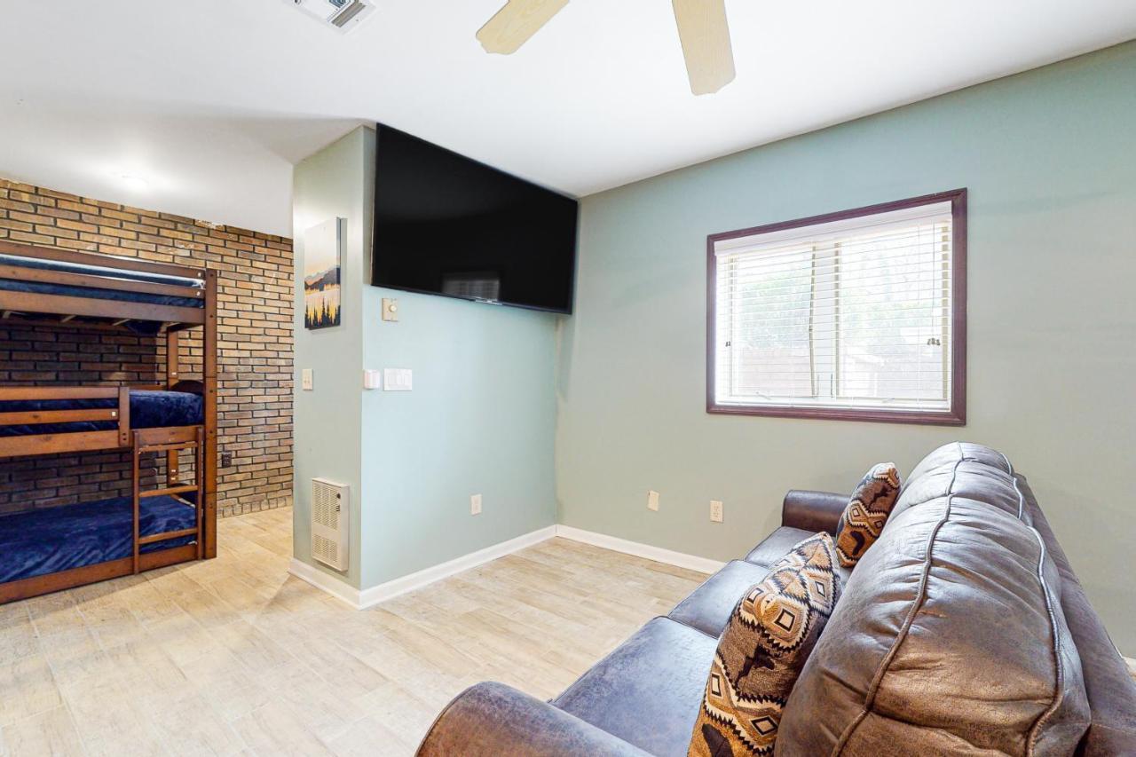 Smoky Mountain Castle Caretaker'S Apartment Sevierville Exteriör bild