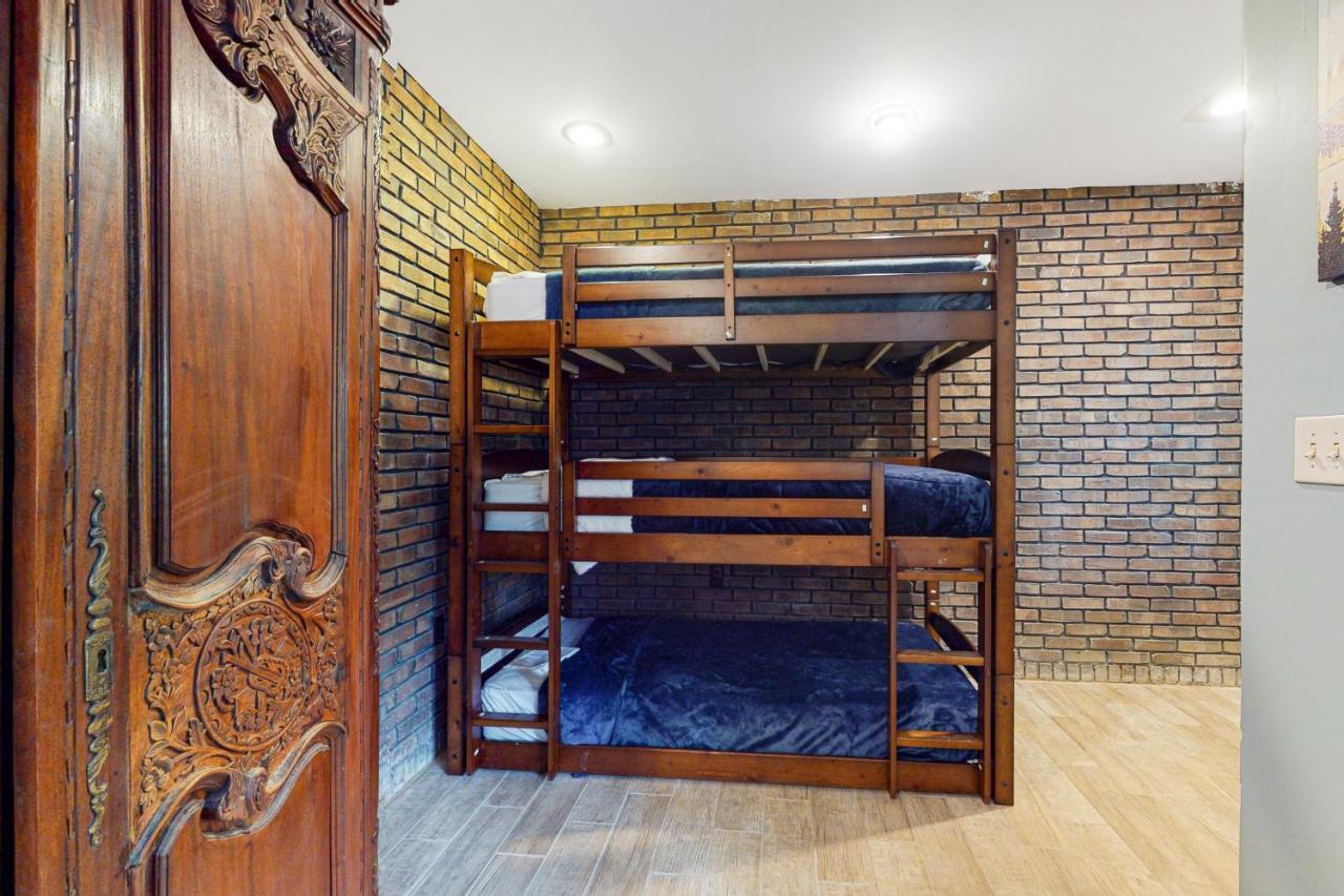 Smoky Mountain Castle Caretaker'S Apartment Sevierville Exteriör bild
